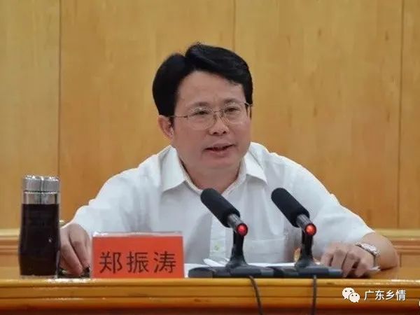 广东官员名单更新，小城温馨故事中的权力更迭